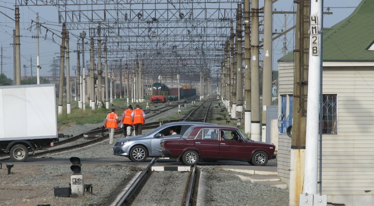 ДТП на железнодорожном переезде в Астраханской области не повлияло на  график движения пассажирских поездов | АРБУЗ