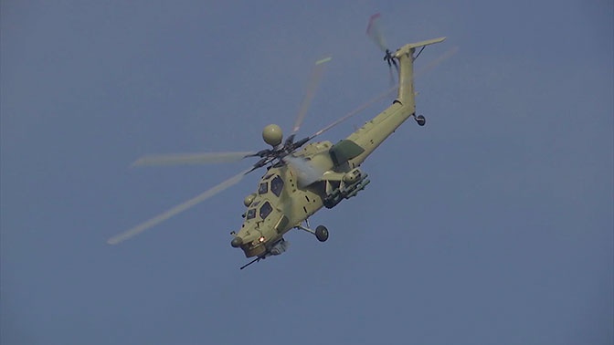 Военные вертолеты нанесли ракетный удар по противнику в Астраханской области