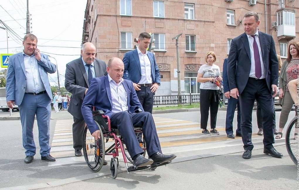 Астраханских чиновников предлагают сажать в инвалидные коляски