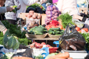 В Астрахани начали работать мини-ярмарки для дачников