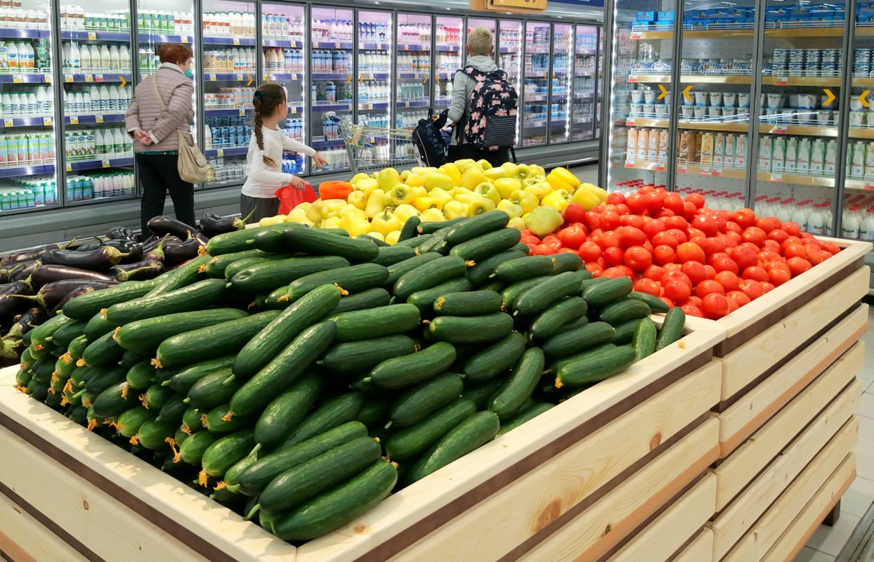 В Астрахани дорожают помидоры, огурцы и памперсы