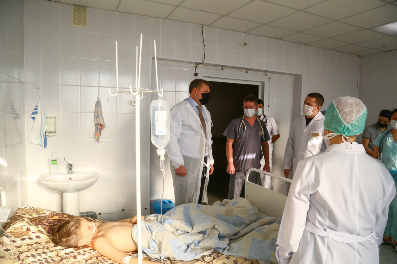Число госпитализированных из отравленного бассейна в Астрахани увеличилось до 30