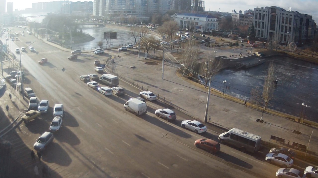 В Астрахани запланировали объезд пробки вдоль Лебединого озера