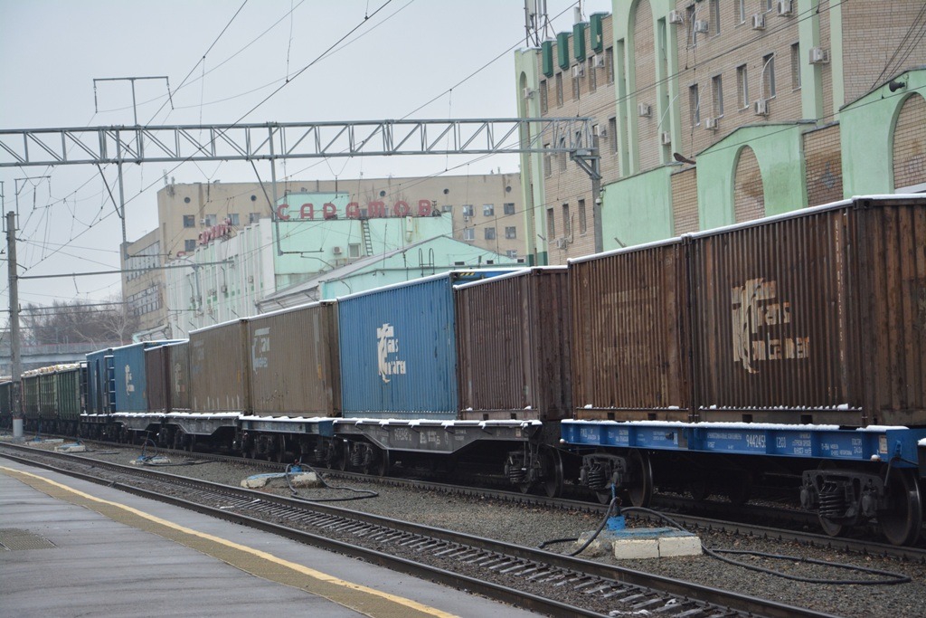 Перевозки контейнеров внутри страны со станций ПривЖД выросли на 13,1% в январе-октябре