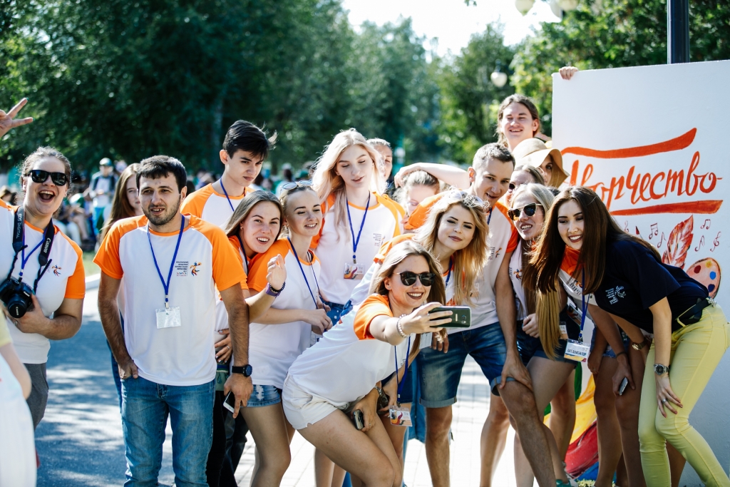 Астраханские власти зовут молодежь участвовать в жизни региона