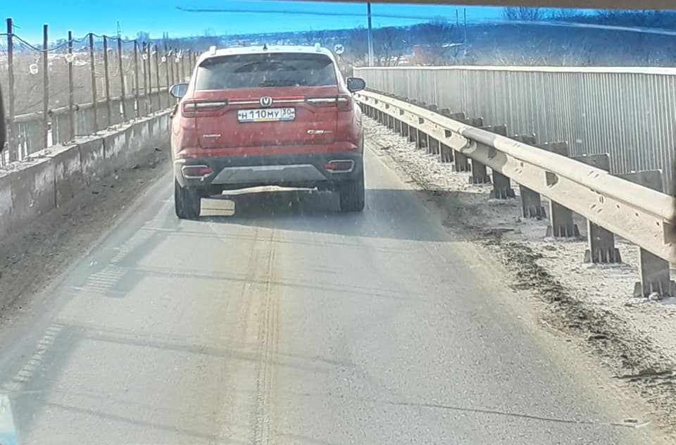 Мост через Белый Ильмень продолжает стоять на ремонте