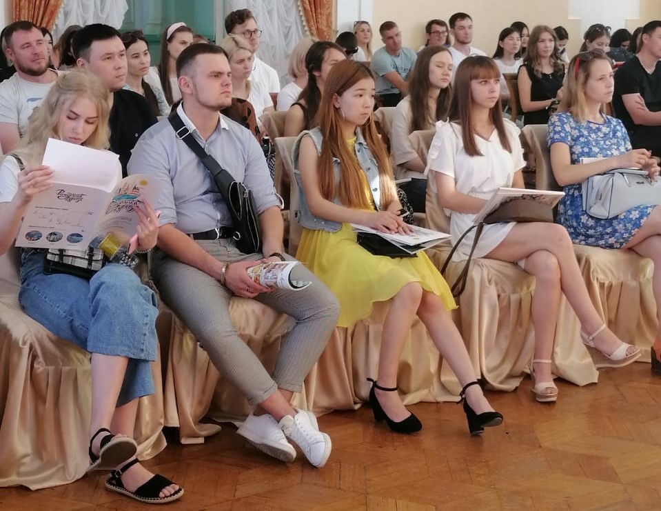 Астраханский ЗАГС провел мастер-класс для будущих молодоженов