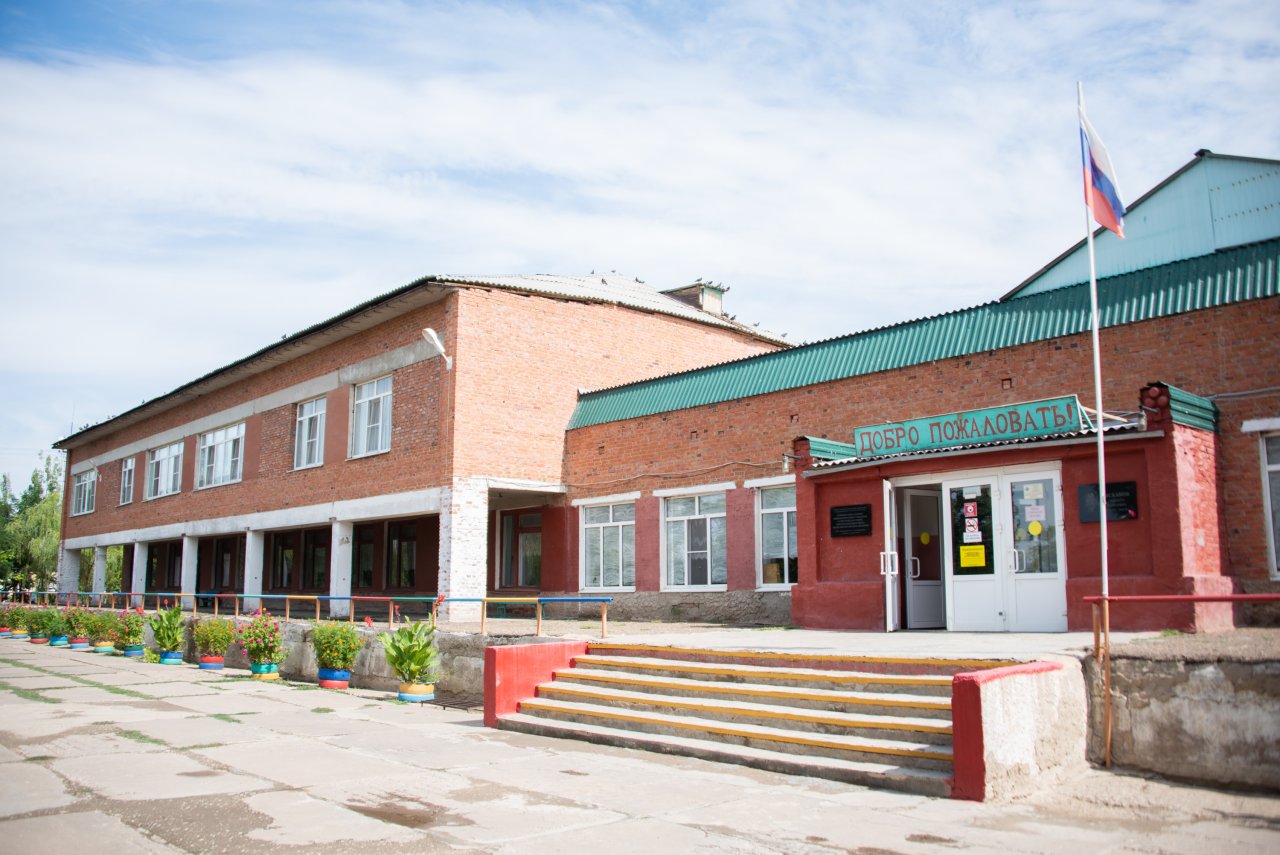 В Астраханской области отремонтируют больше 100 школ и 50 детсадов до октября