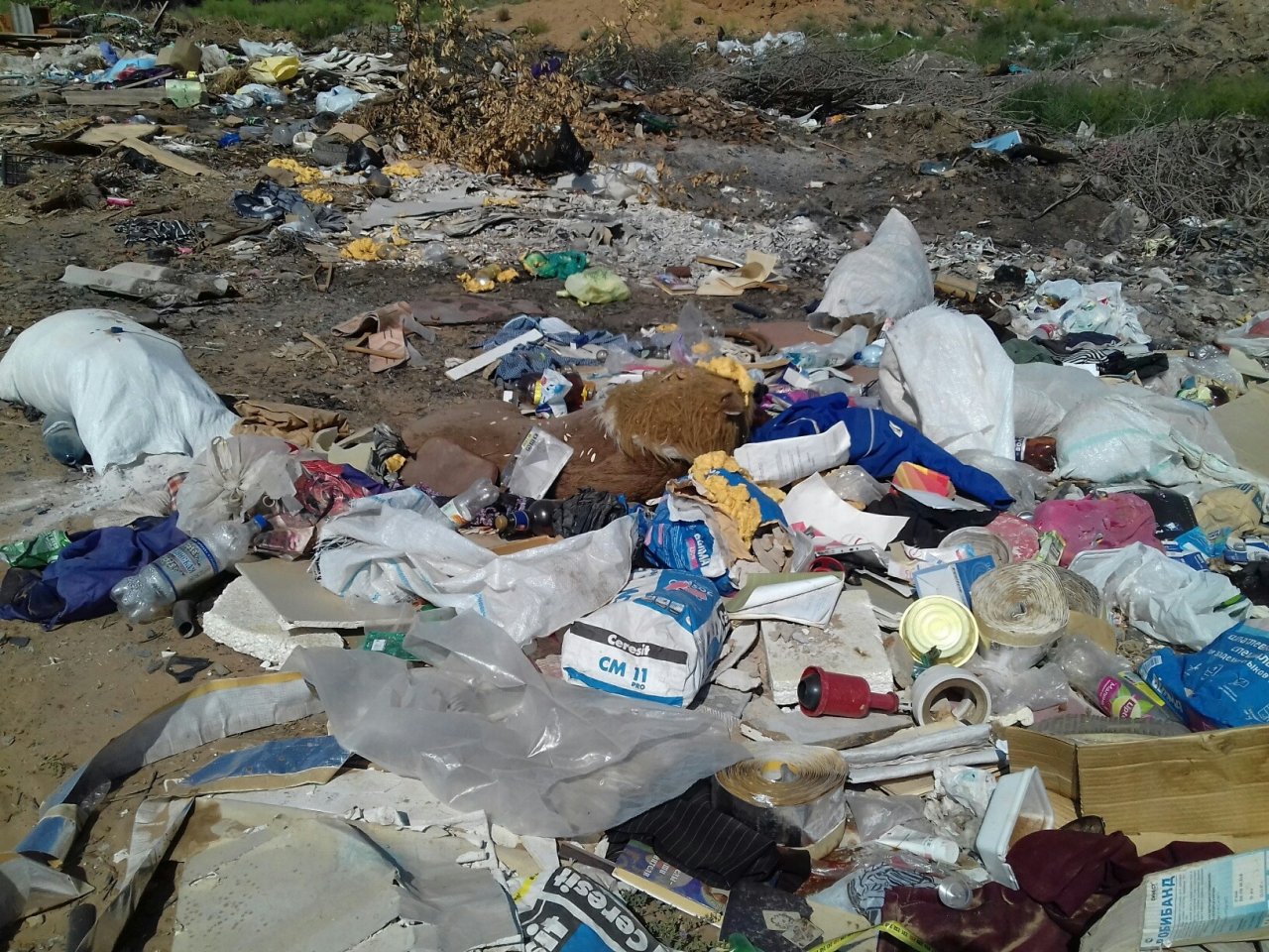 Икрянинский район заваливают мусором