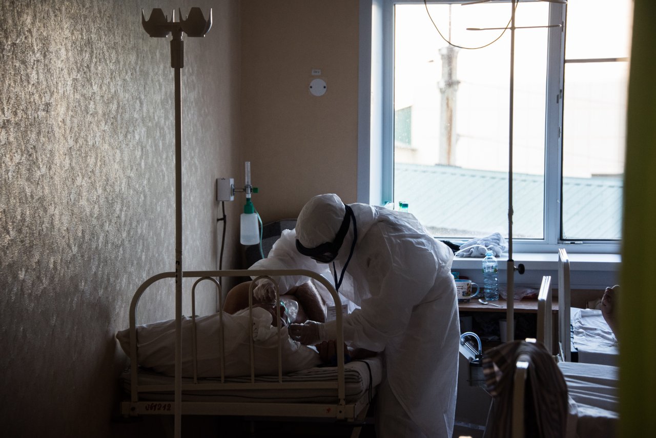 Двенадцать человек умерли в Астраханской области от коронавируса за сутки