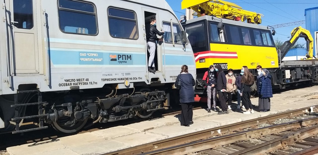 Профориентационную экскурсию для школьников провели в Астраханской дистанции  пути | АРБУЗ