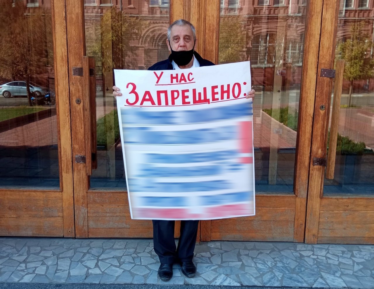 «Человек-пикет» Сергей Щербаков арестован за предвыборный плакат