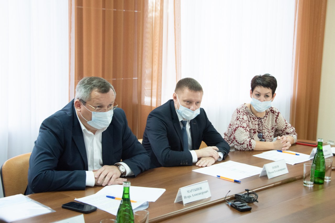 Игорь Мартынов провел встречу с жителями Камызякского района