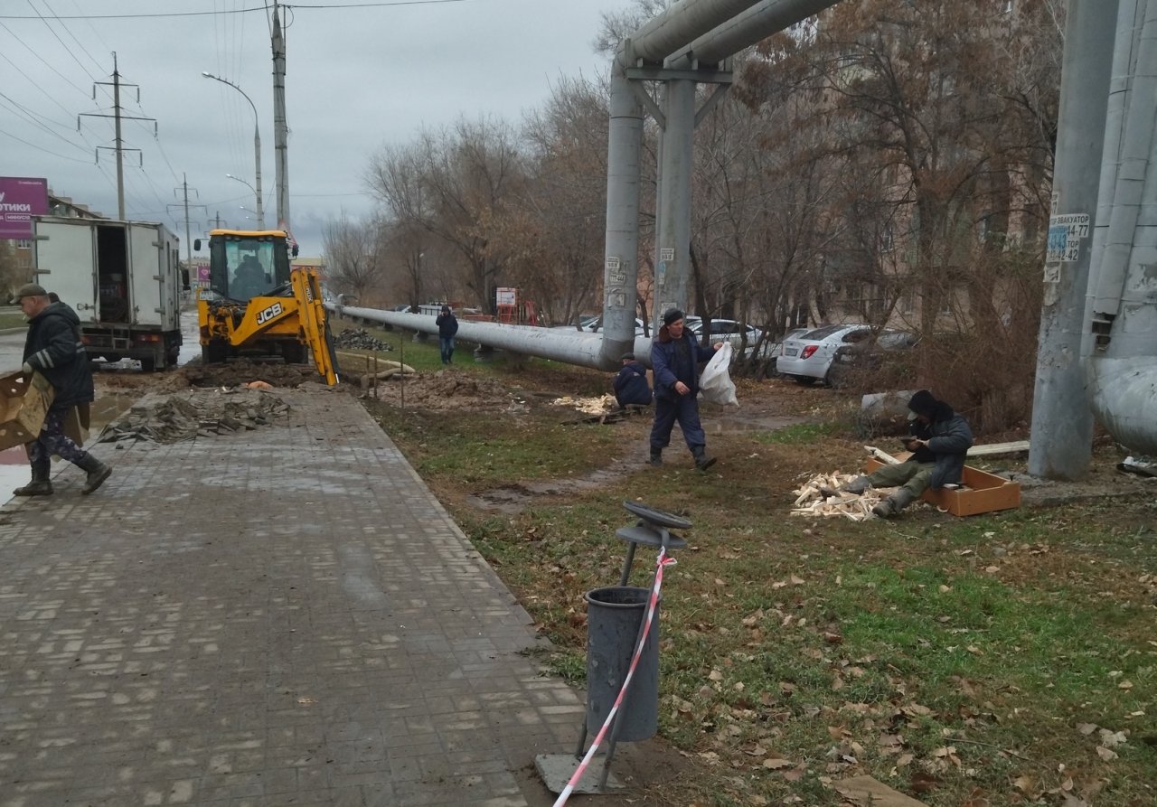 Улицу Николая Островского затопило из-за крупной аварии на водопроводе