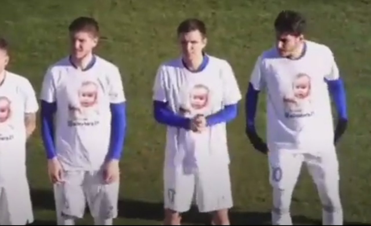 Футболисты «Волгаря» вышли на матч в футболках в поддержку маленькой астраханки с тяжелым заболеванием