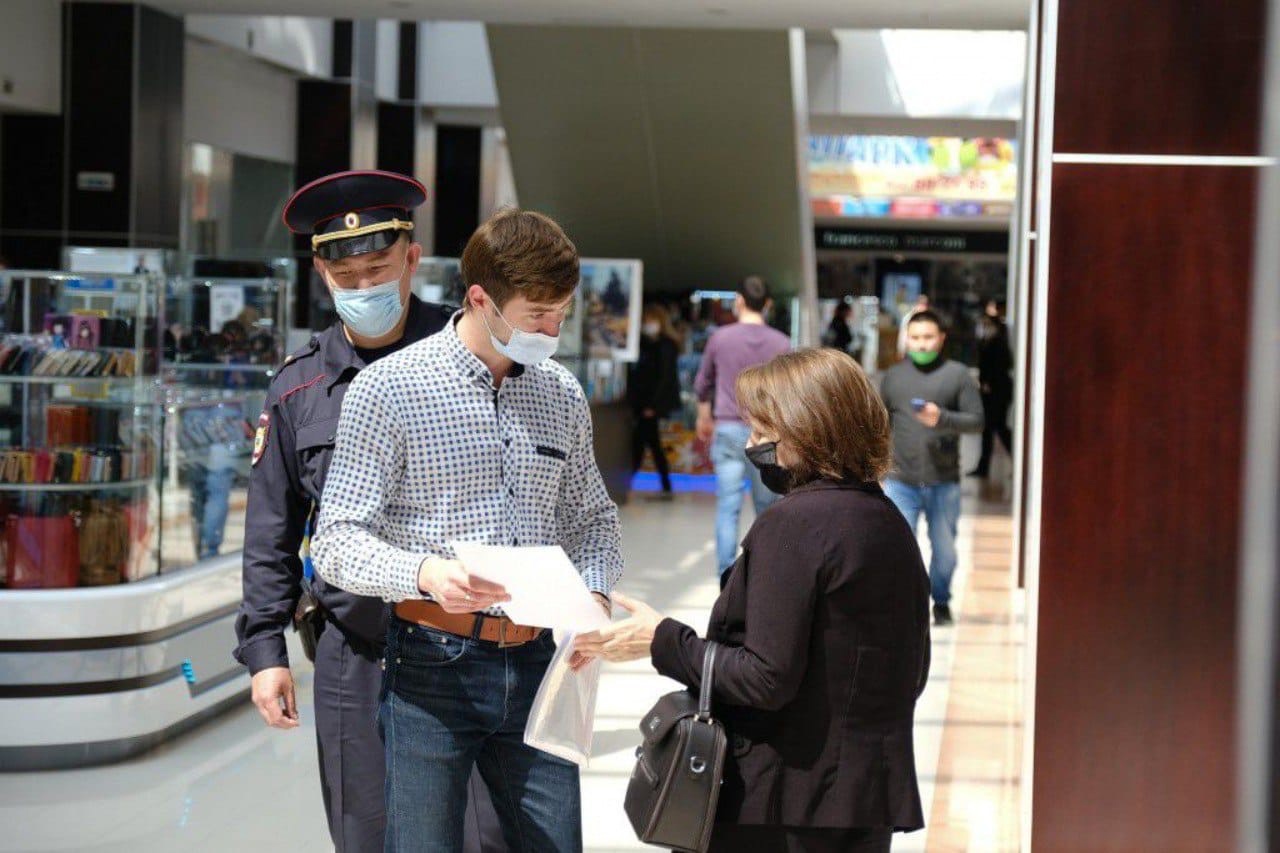 Астраханцы смогут пройти в торговые центры только по QR-коду и паспорту