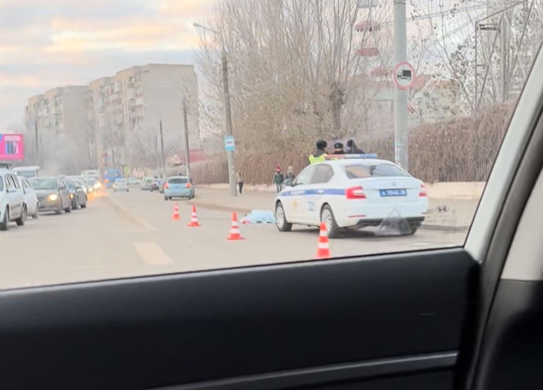 В Астрахани на улице Островского насмерть сбили женщину на пешеходном переходе