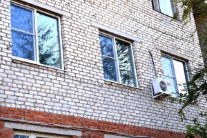 В Астрахани с огромной высоты упал годовалый малыш: подробности