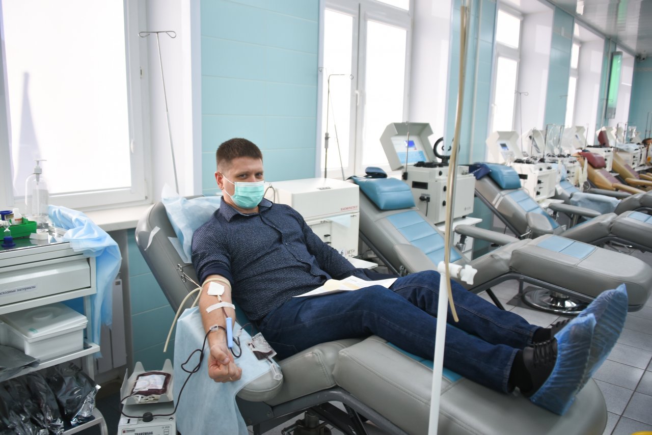 Астраханские депутаты стали донорами крови для больниц