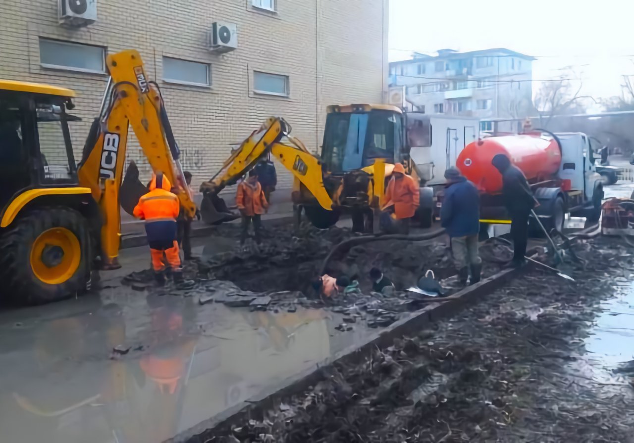 В Астрахани очередная авария на крупном водопроводе