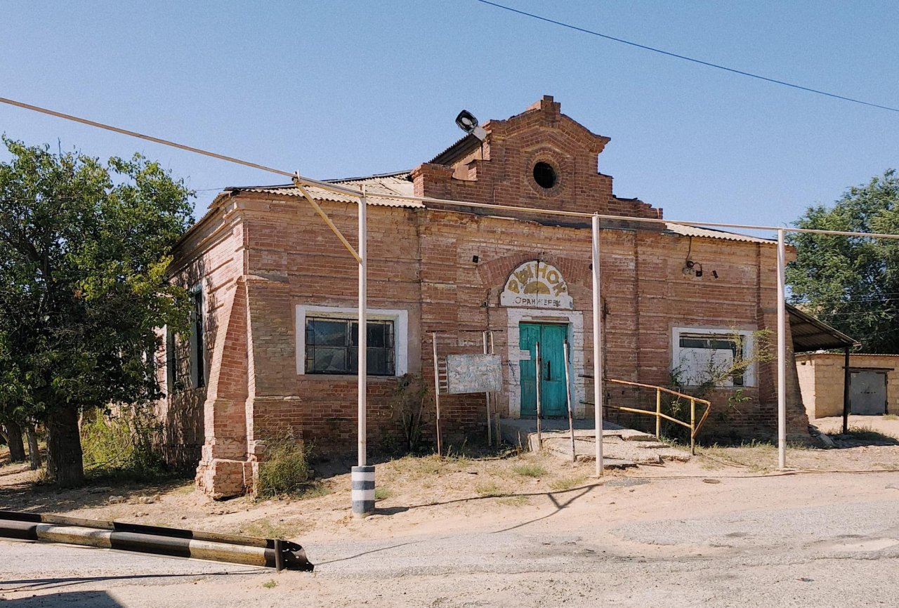 Жителей села Оранжереи беспокоит строительство «Магнита» в историческом здании
