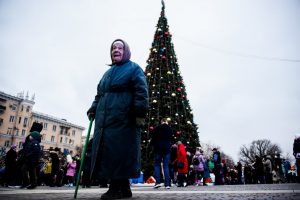 Погода приготовила Астрахани неприятный сюрприз, пешеходам придется держаться