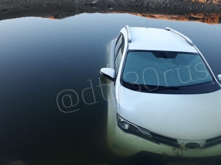 Водитель внедорожника утонул вместе с машиной в Лиманском районе