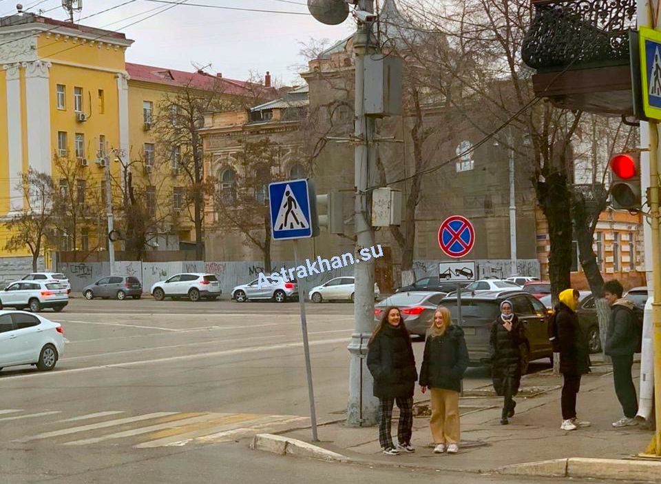 На недавно открытой для движения стороне улицы Ленина запретили парковку