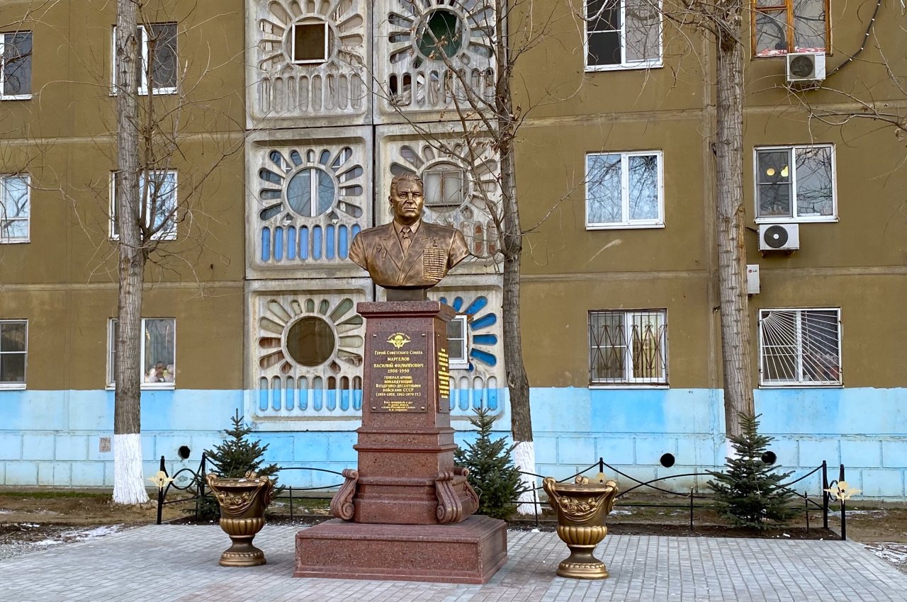 В Астрахани торжественно открыли памятник Василию Маргелову