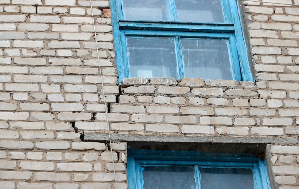 В Астраханской области переселили из гнилушек почти 900 человек