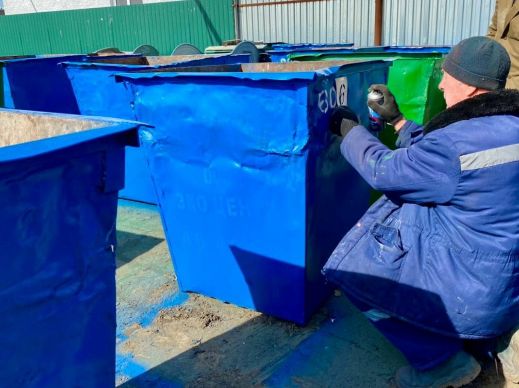Регоператор «ЭкоЦентр» отремонтировал свыше тысячи контейнеров в Астрахани