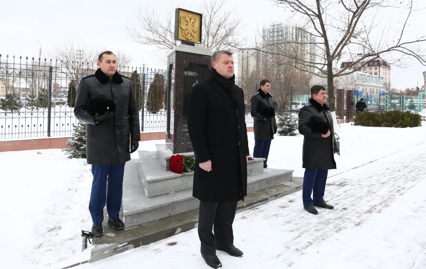 В Астрахани открыли памятник работникам прокуратуры
