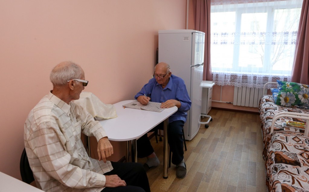 Астраханские дома престарелых перейдут на закрытый режим