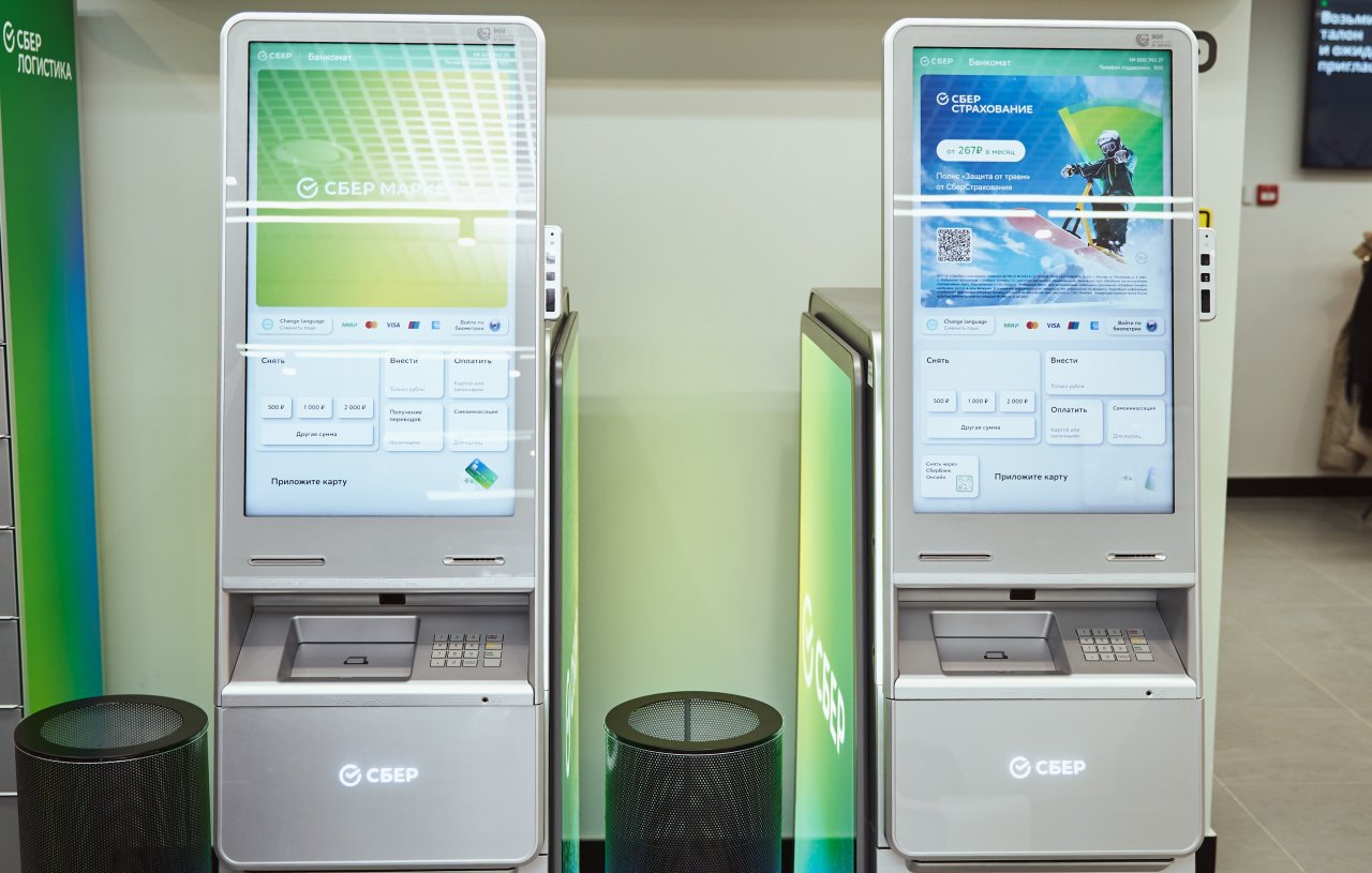 В банкоматах Сбера теперь можно снимать наличные с помощью приложения СберБанк Онлайн