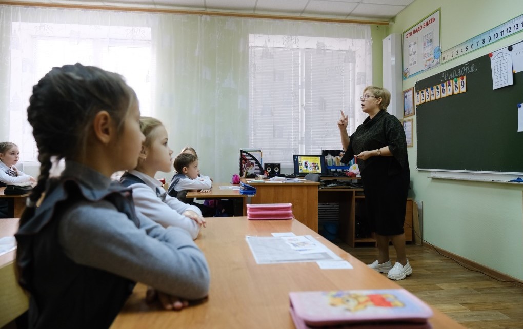 В Астраханской области дефицит школьных учителей