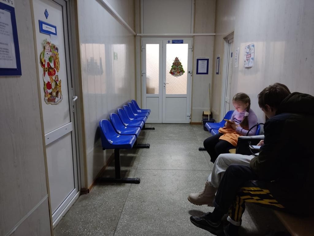 Астраханский минздрав объяснил причину большой очереди в поликлинике