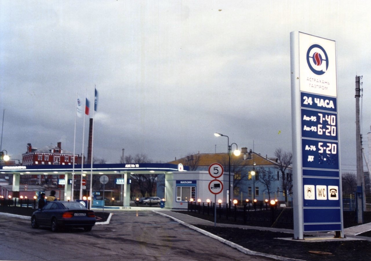 Бензин в Астрахани на полтора рубля дороже, чем в Волгограде