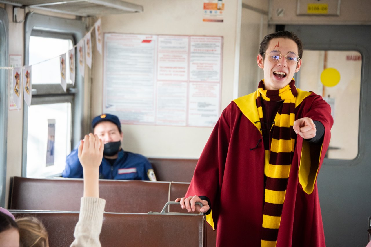 До Хогвартса и обратно: в Астрахани запущен поезд из «Гарри Поттера»