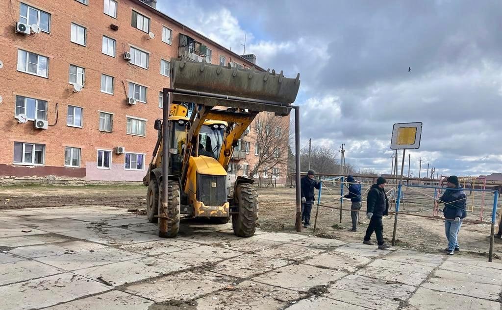 В Астраханской области продолжают благоустраивать дворовые территории