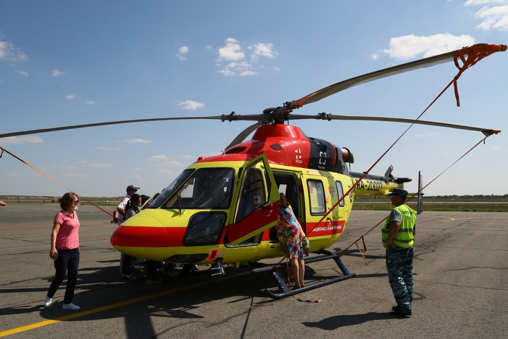 Пенсионерка на вертолете прилетела в астраханскую больницу