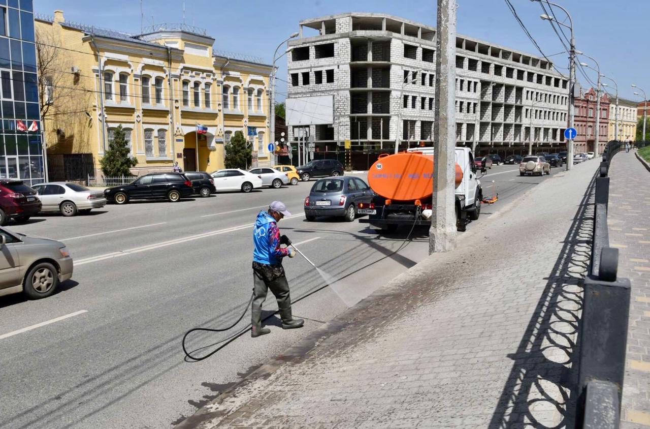 В Астрахани отмывают откосы Кремля | АРБУЗ