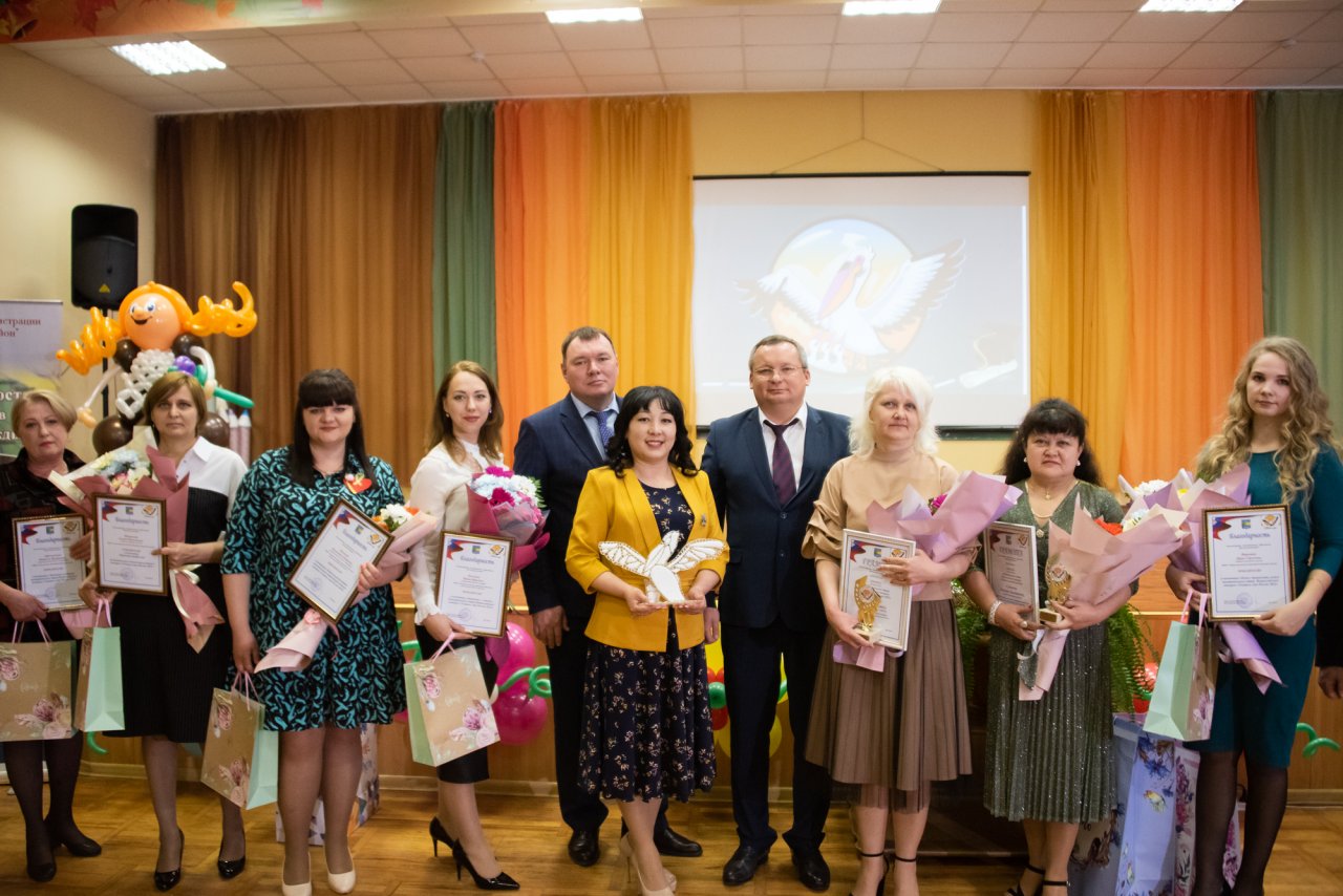 Игорь Мартынов поздравил победителей конкурса «Учитель года» в Камызякском районе
