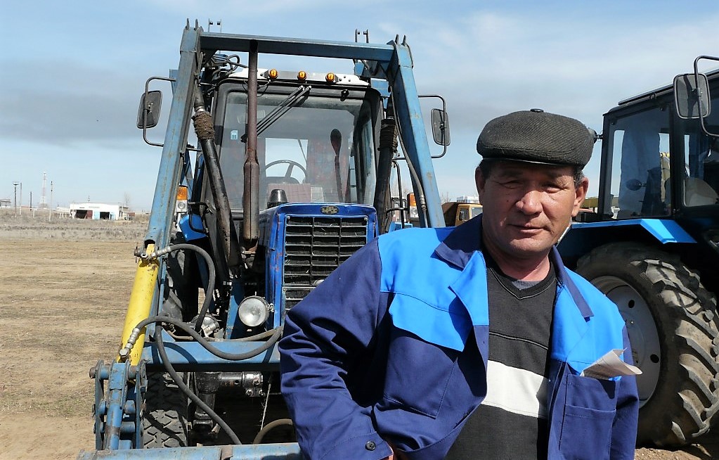 Астраханские аграрии переходят на российскую технику