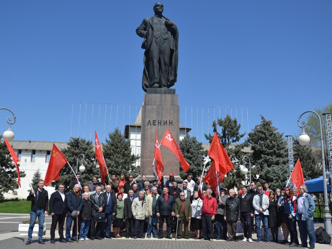 Астраханские коммунисты отметили 152-ю годовщину со дня рождения В. И. Ленина
