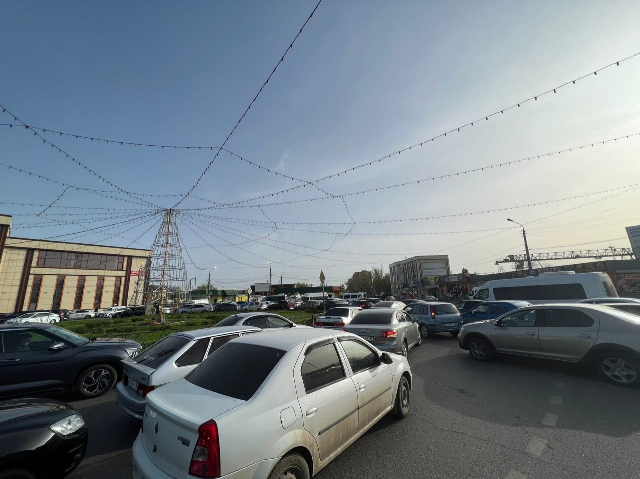 Астраханцы переживают, что пробки на Старом и Новом мостах однажды соединятся