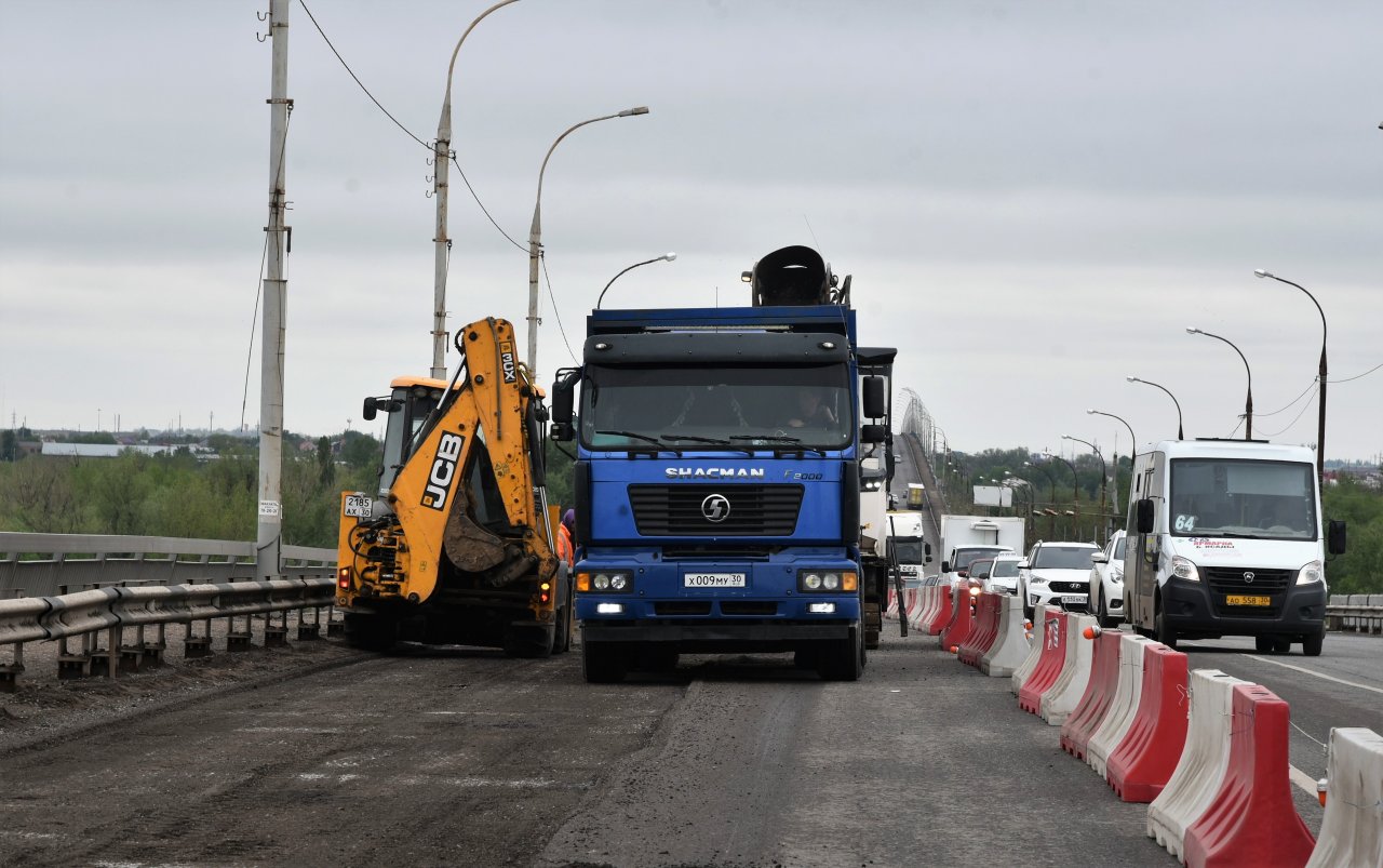 В Астрахани начали ремонтировать Новый мост