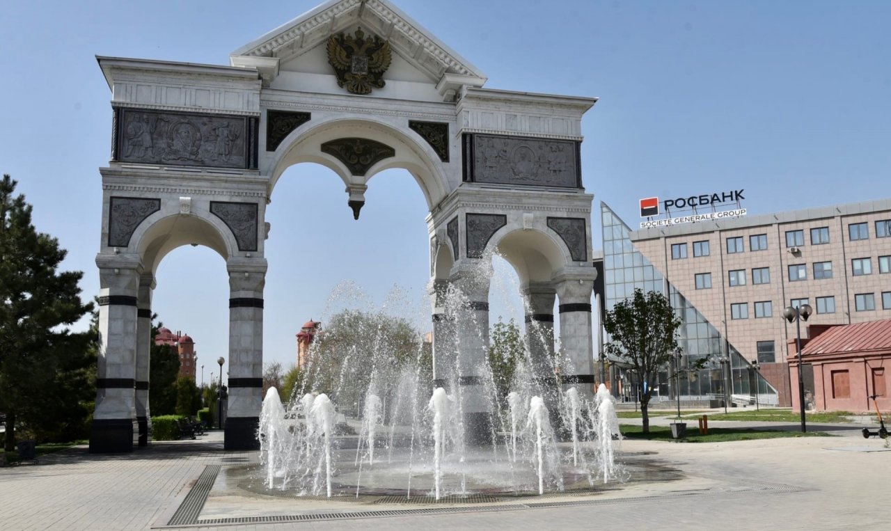 В Астрахани пробно запускают фонтаны