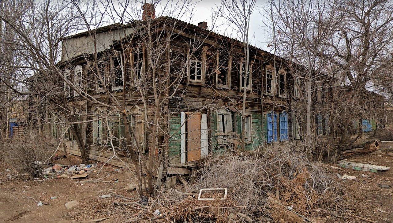 В Астрахани снесли дом по требованию прокуратуры