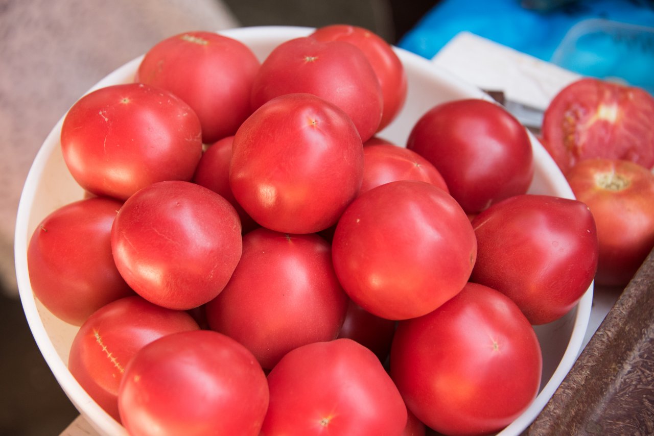 Россия на 74% зависит от астраханских томатов