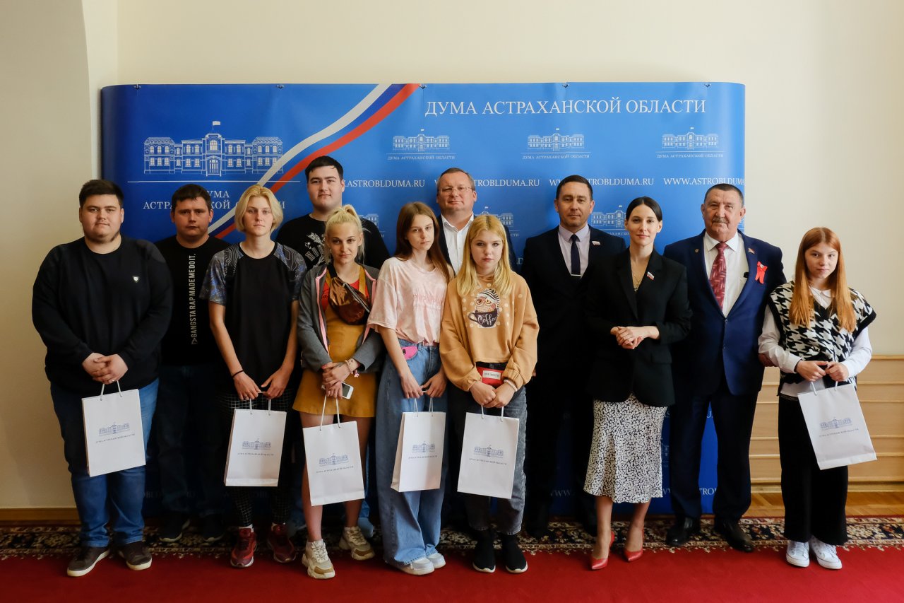 Астраханские депутаты встретились с молодежью из Донбасса